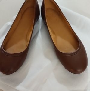 Brown leather Naturalizer the shoe with beautiful fit  size 8m